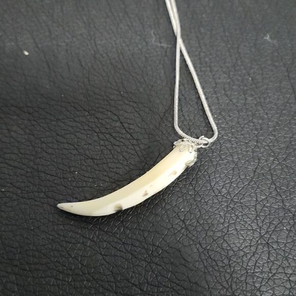 Handmade primal instinct necklace - Picture 3 of 4